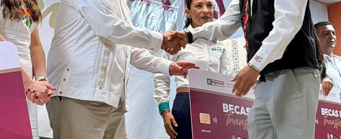 Becas para la Transformación llegan a estudiantes de Chapulhuacán y Jacala