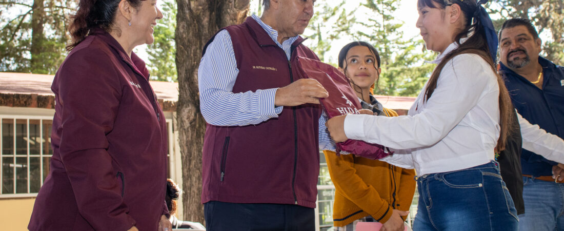 Continúa registro para acceder a uniformes, útiles y calzado escolar gratuitos