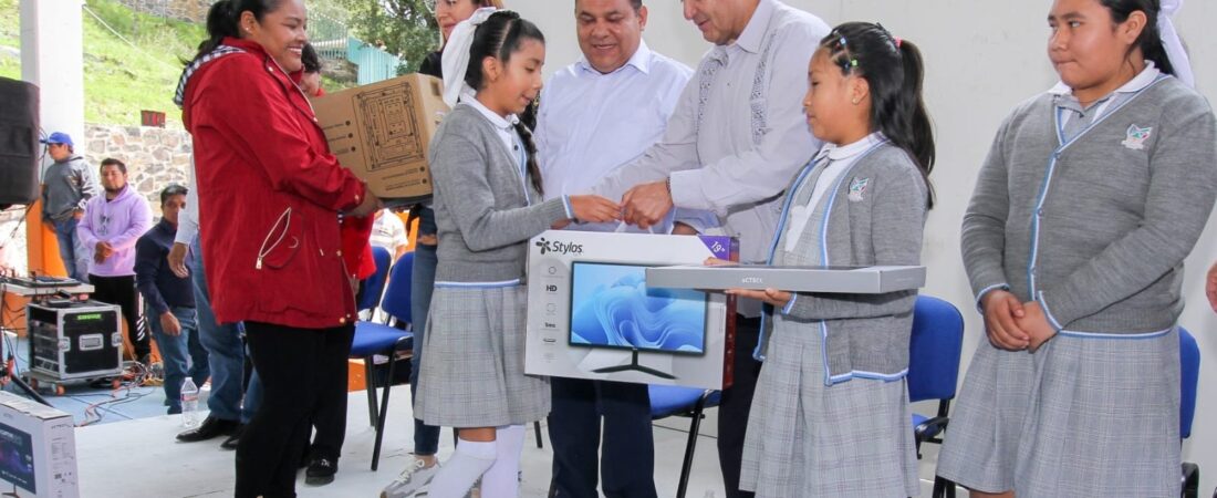 Más de 2.8 mdp para escuelas de cinco municipios de la Sierra Gorda