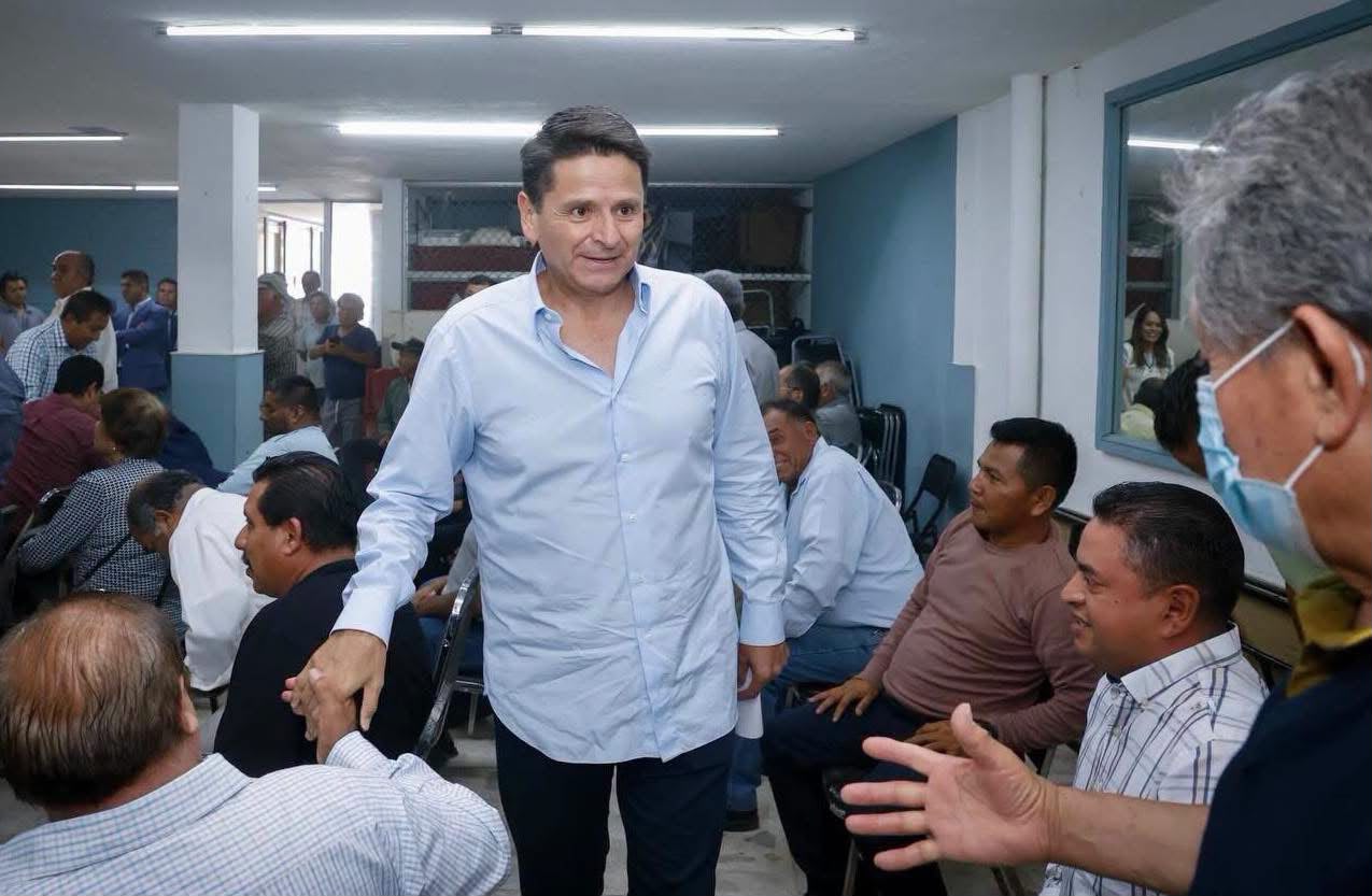 Transportistas de Hidalgo se reúnen con el senador Cuauhtémoc Ochoa