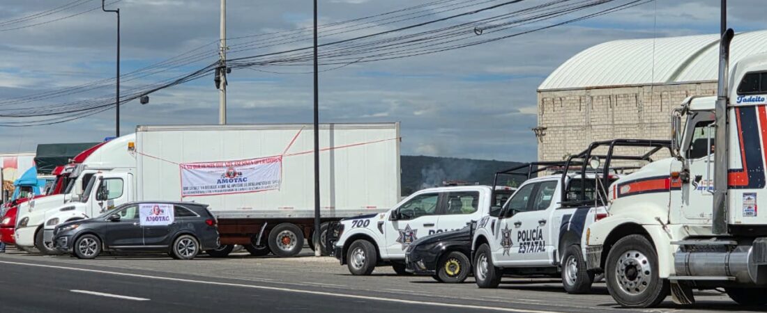 Transportistas de AMOTAC bloquean la México-Pachuca: denuncian extorsiones de hasta 150 mil pesos y patrullas clonadas de la Guardia Nacional