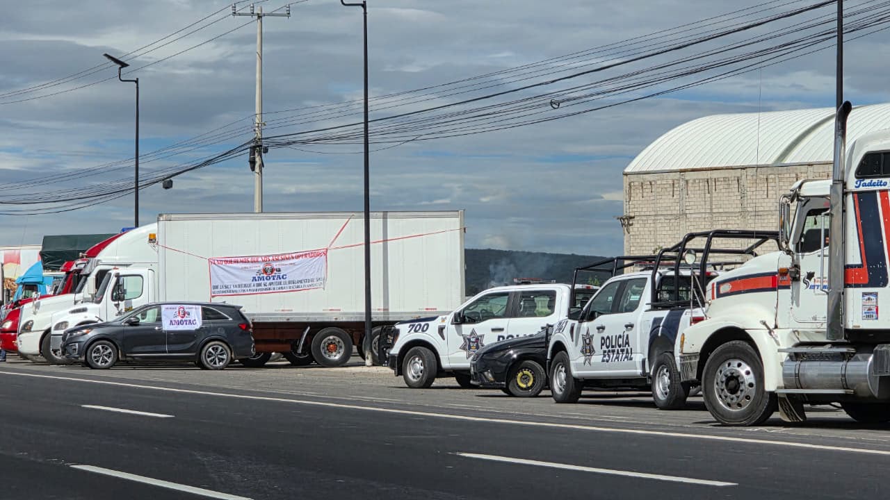 Transportistas de AMOTAC bloquean la México-Pachuca: denuncian extorsiones de hasta 150 mil pesos y patrullas clonadas de la Guardia Nacional
