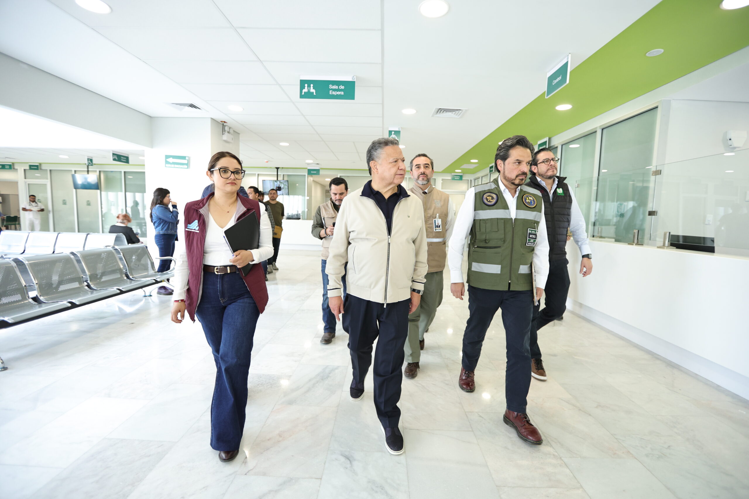 Julio Menchaca y Zoé Robledo verifican avance del Hospital General de Zona de Tula