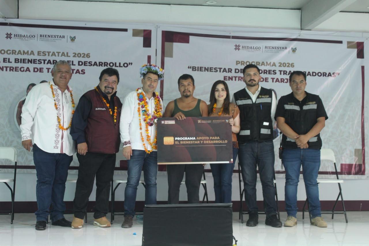 Contraloría garantiza entrega transparente de apoyos a más de mil familias en Huejutla