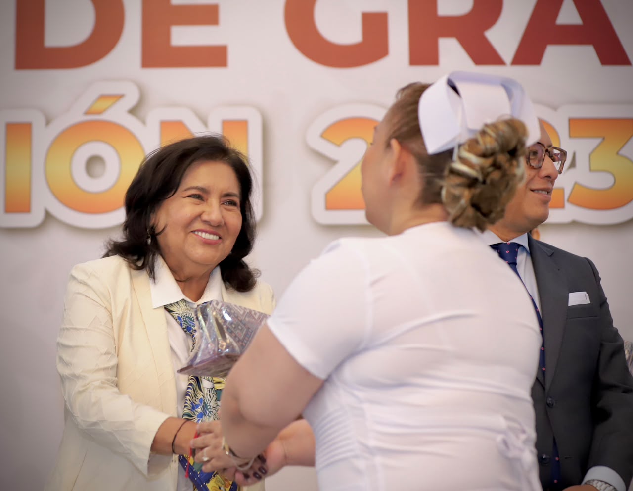 103 mujeres se gradúan de la Casa de la Mujer Hidalguense y desde 2027 tendrán acceso a becas del gobierno estatal