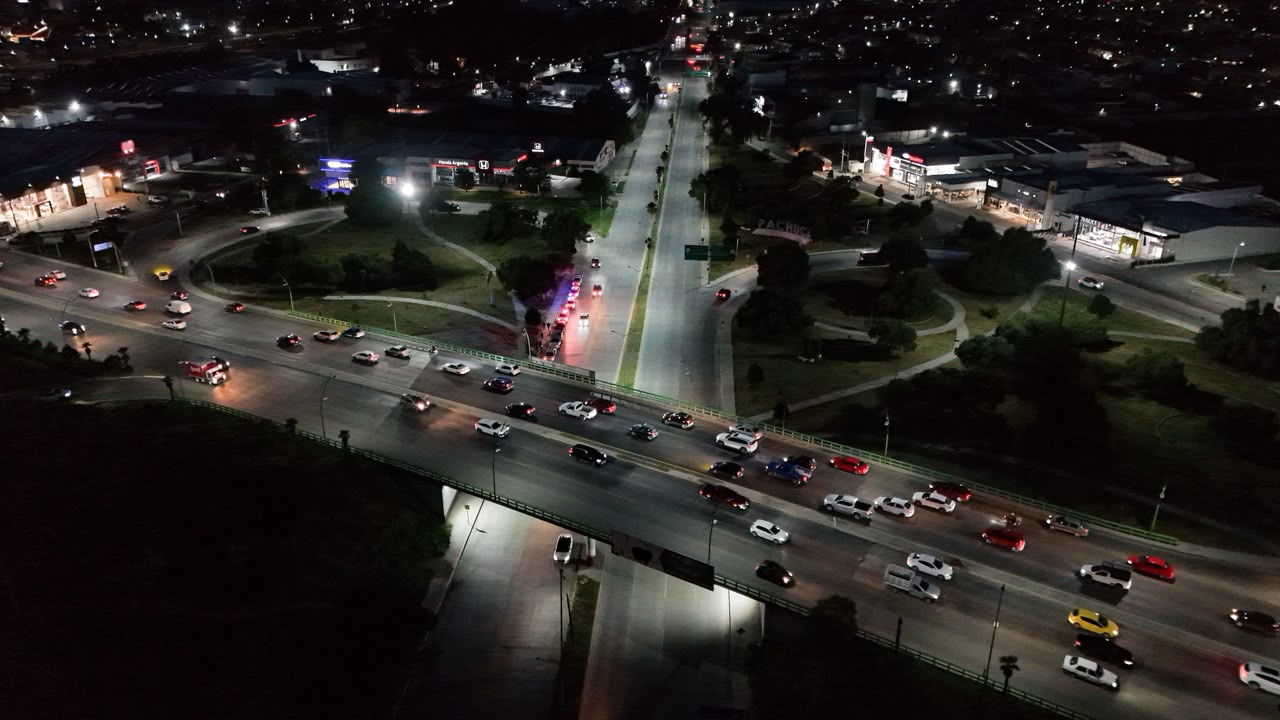 Everardo Márquez se suma a la modernización del alumbrado en las principales vialidades de Pachuca.