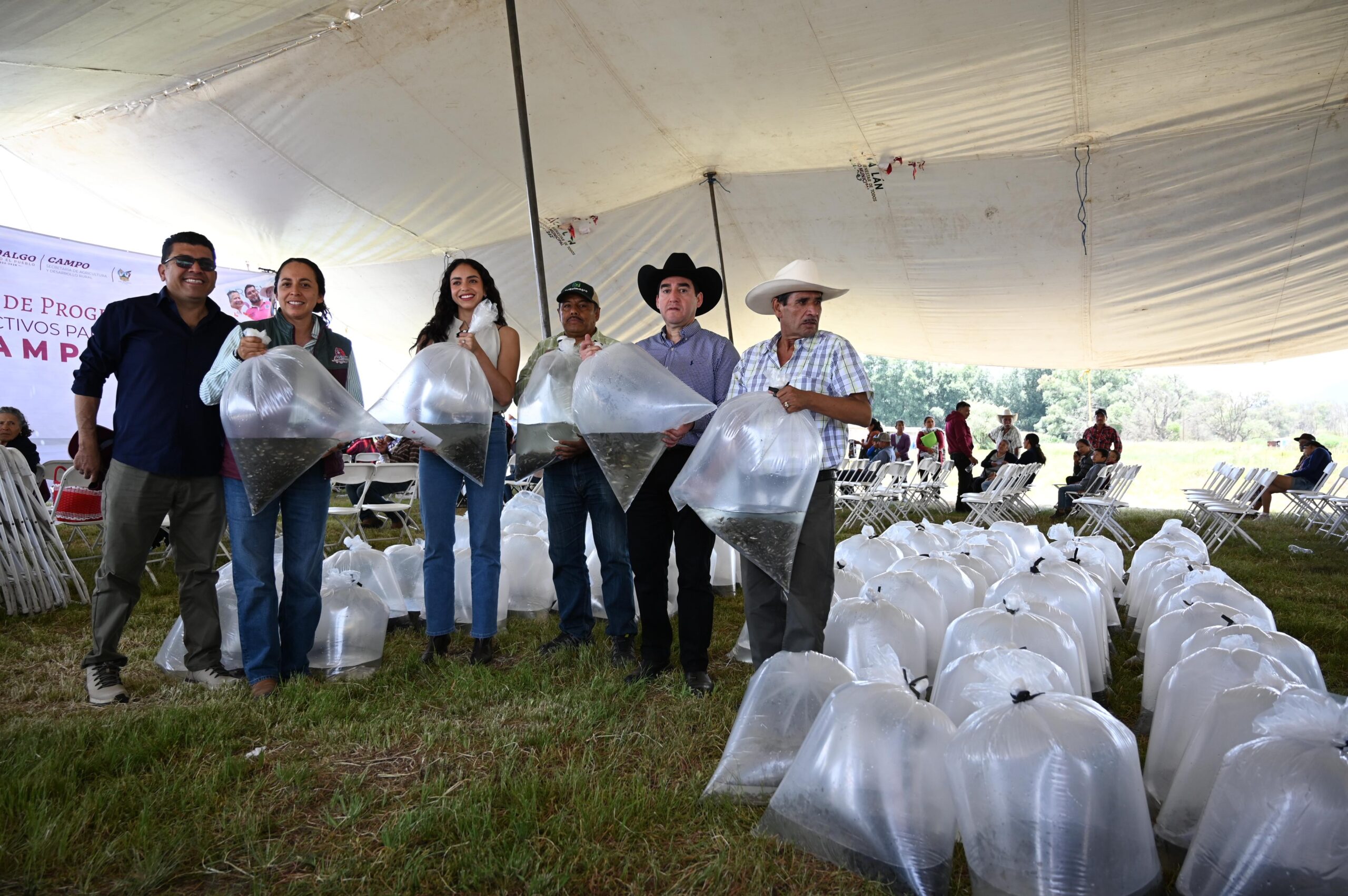 Destina gobierno de Hidalgo más de 3 mdp en apoyos agrícolas, acuícolas y avícolas en la Laguna de Zupitlán