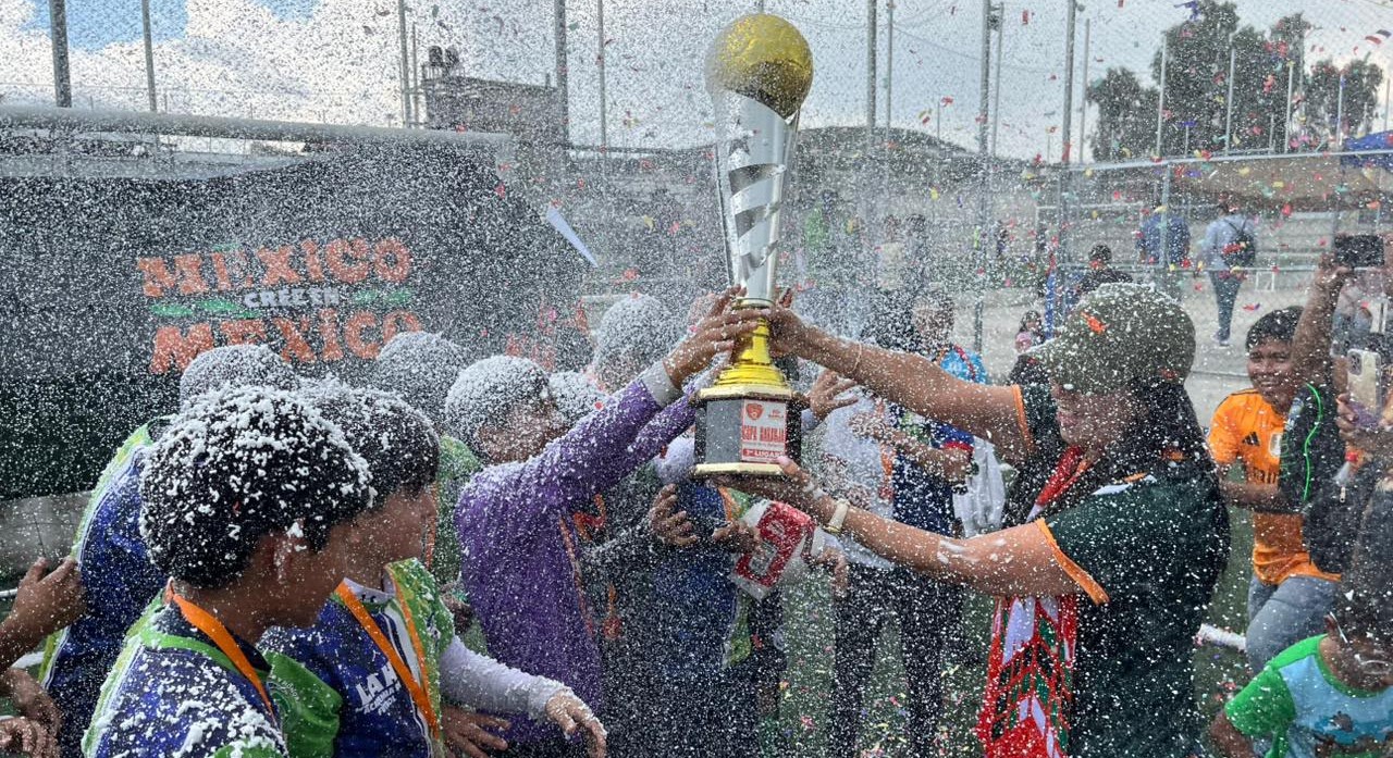 CELEBRAN FINAL DE COPA NARANJA: KARLA PERALES