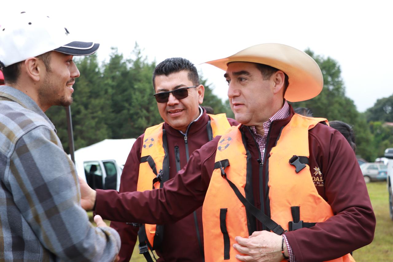 Saderh fortalece el campo hidalguense con entrega de apoyos agropecuarios y donación de 800 mil alevines en Acaxochitlán