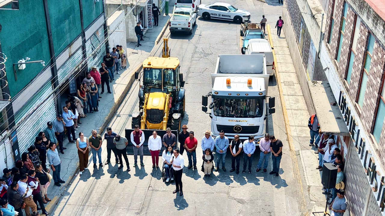 Tula refuerza parque vehicular con la entrega de nueva maquinaria; continúan trabajos de rehabilitación vial en colonias y comunidades
