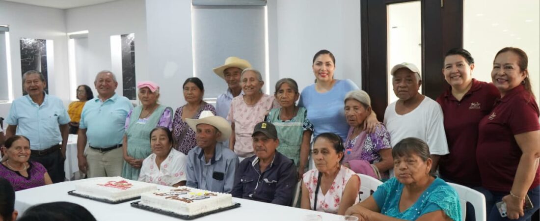 DIF HUEJUTLA CELEBRA Y RECONOCE CONTRIBUCIÓN DE ADULTOS MAYORES EN LA SOCIEDAD.