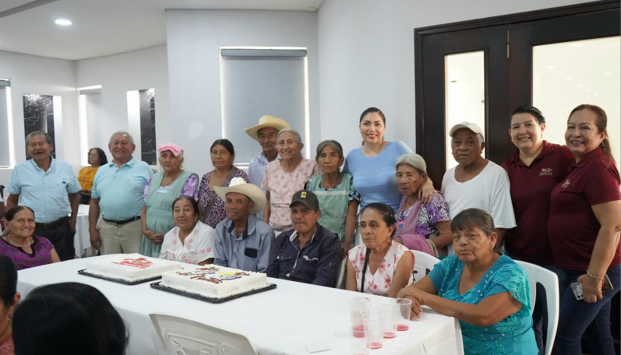 DIF HUEJUTLA CELEBRA Y RECONOCE CONTRIBUCIÓN DE ADULTOS MAYORES EN LA SOCIEDAD.