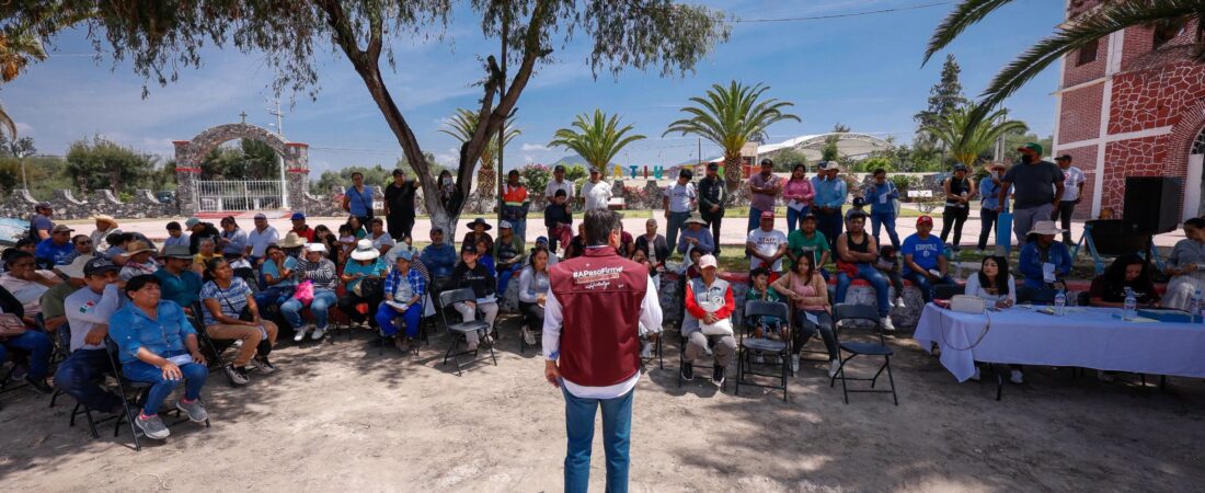 Cuauhtémoc Ochoa entrega apoyos para vivienda en Santiago de Anaya y ofrece impulsar a productores de granada en Chilcuautla