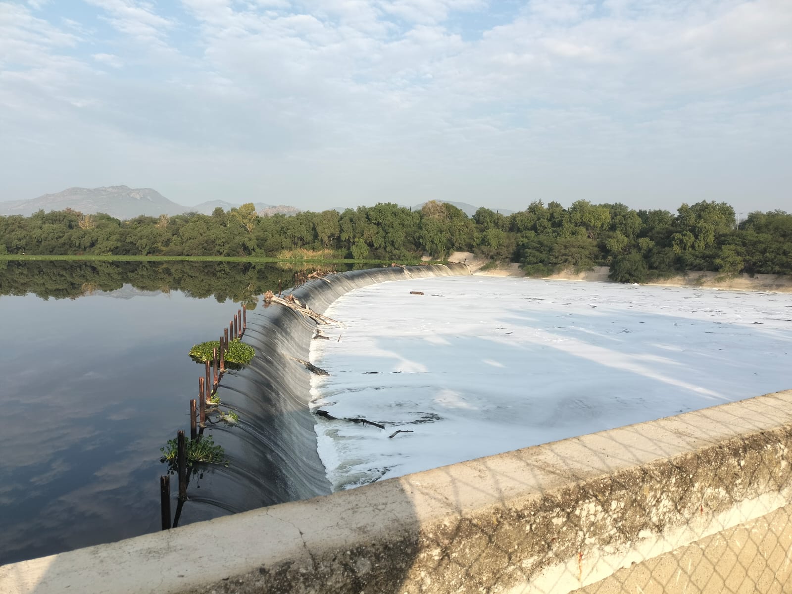 Conagua realiza maniobras para destinar agua de la presa Endhó al riego agrícola
