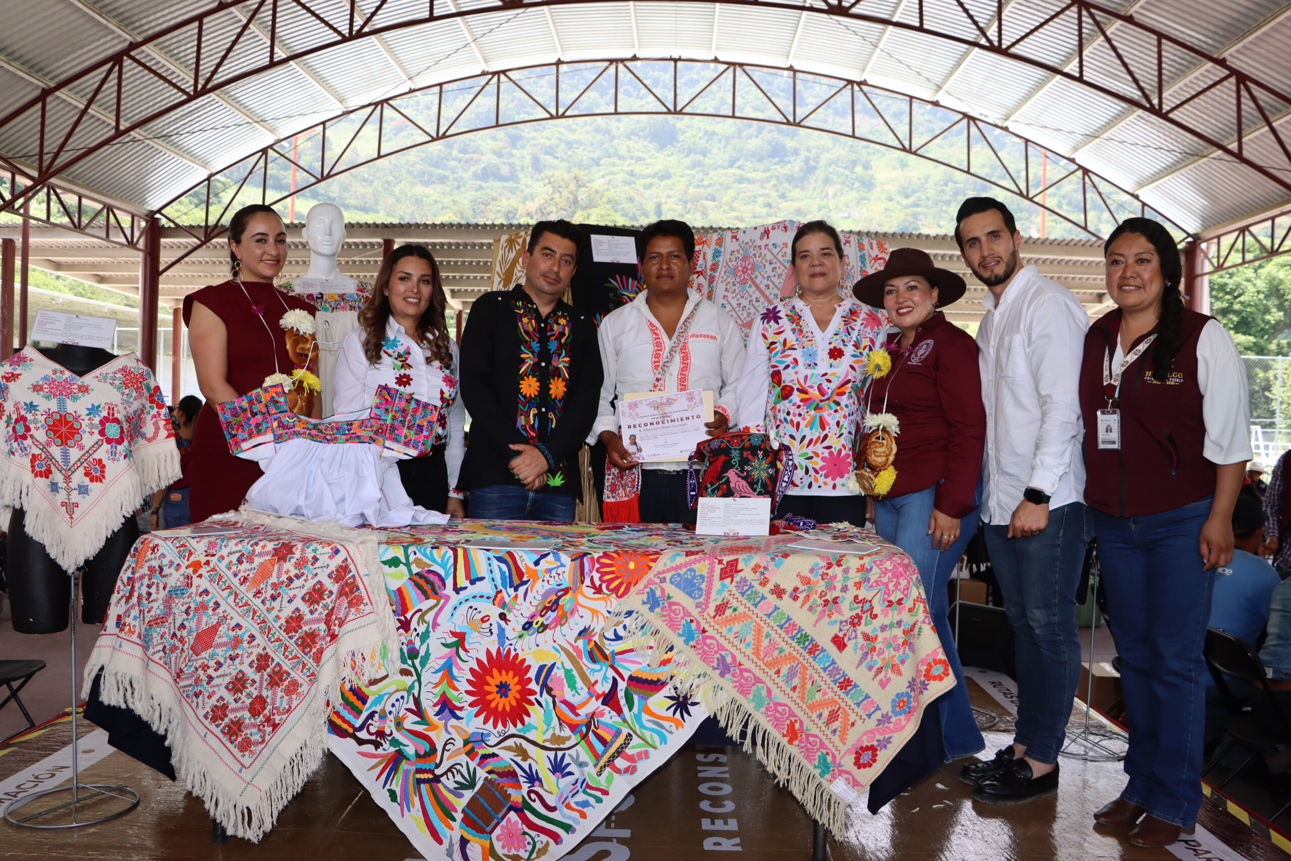 Gobierno de Hidalgo reconoce el talento artesanal en regiones Otomí-Tepehua y Huasteca