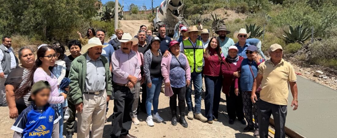 SUPERVISA EDUARDO MEDÉCIGO PAVIMENTACIÓN DE CONTRETO EN DOS CARLOS