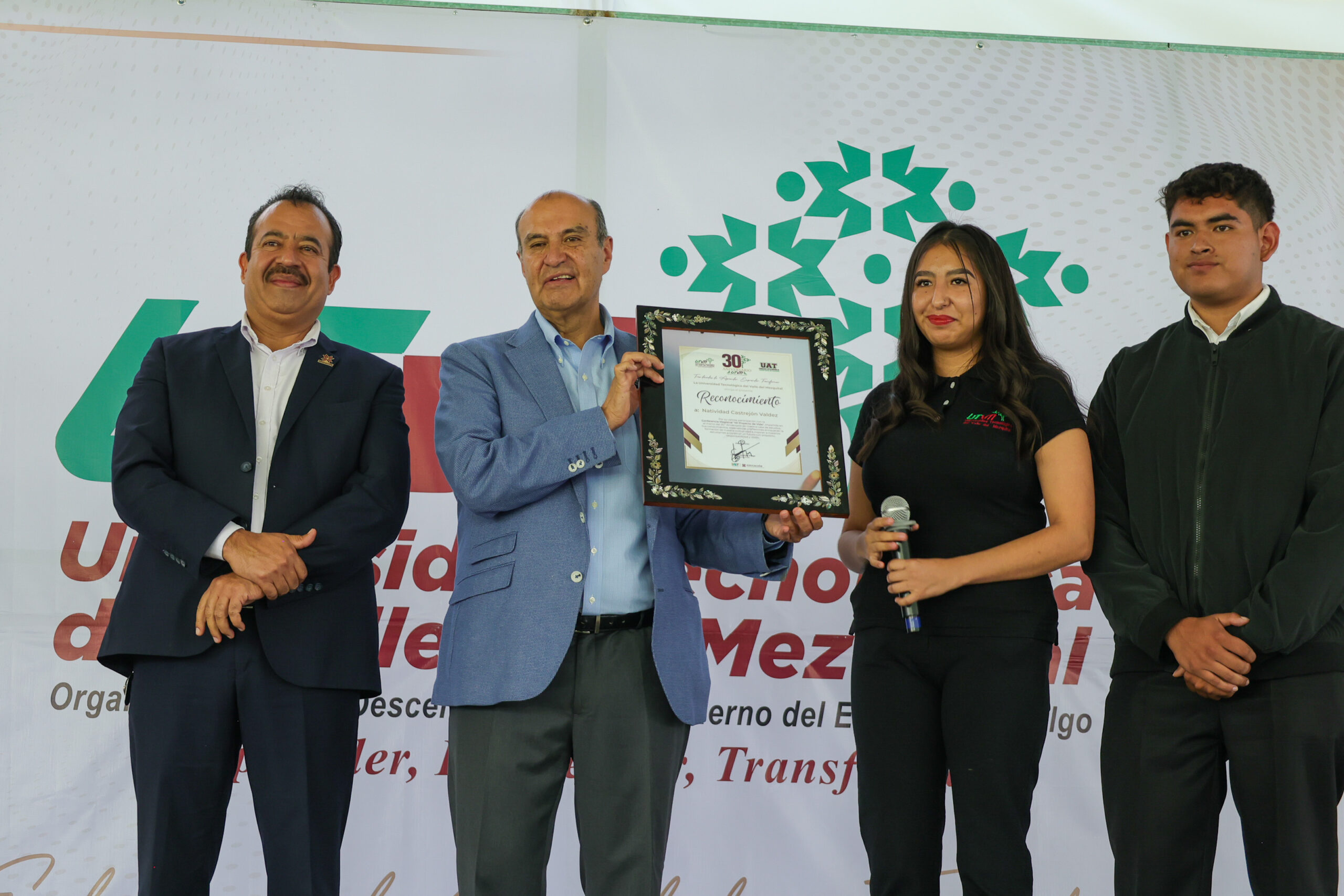 Natividad Castrejón encabeza jornada educativa en Ixmiquilpan