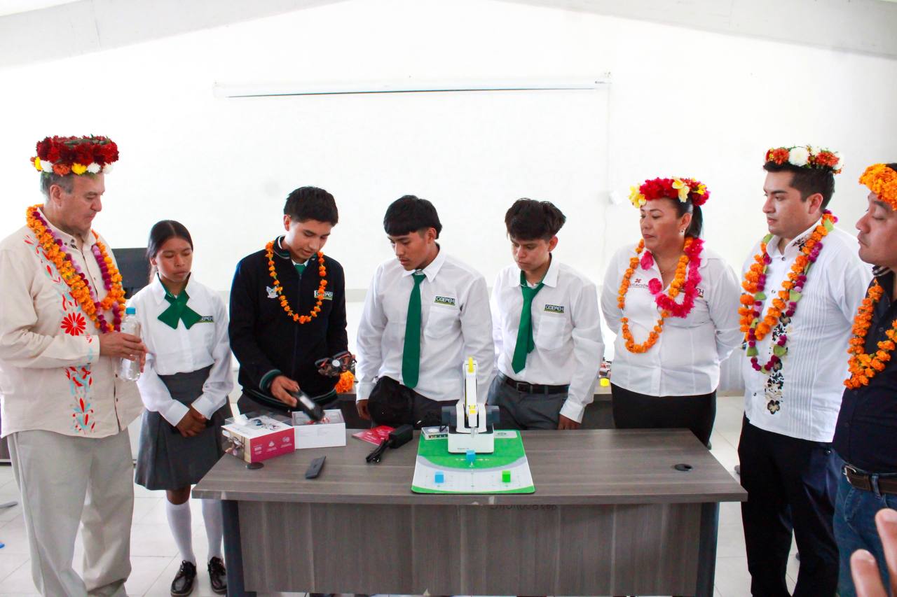 Gobierno de Hidalgo inaugura nuevos laboratorios STEM en San Agustín Metzquititlán y Huazalingo