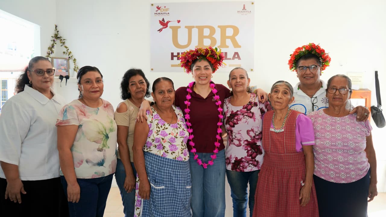 KRISTEL RODRÍGUEZ ENTREGA PLACAS DENTALES A USUARIOS DE LA UNIDAD BÁSICA DE REHABILITACIÓN.