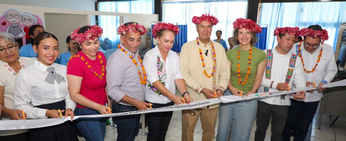 Entrega Natividad Castrejón equipamiento educativo por más de 2.4 mdp en Huejutla