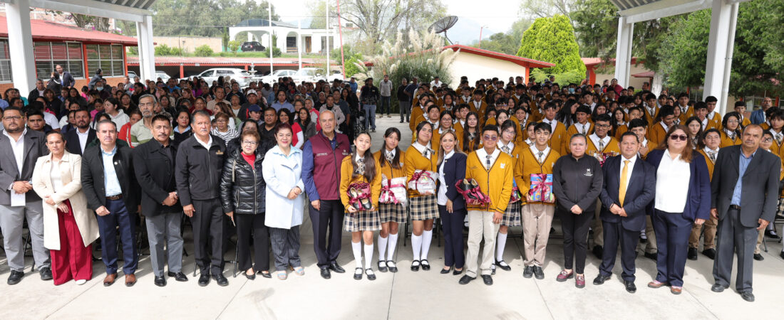 Gobierno de Hidalgo entrega uniformes, útiles y calzado a estudiantes de Tula-Tepeji