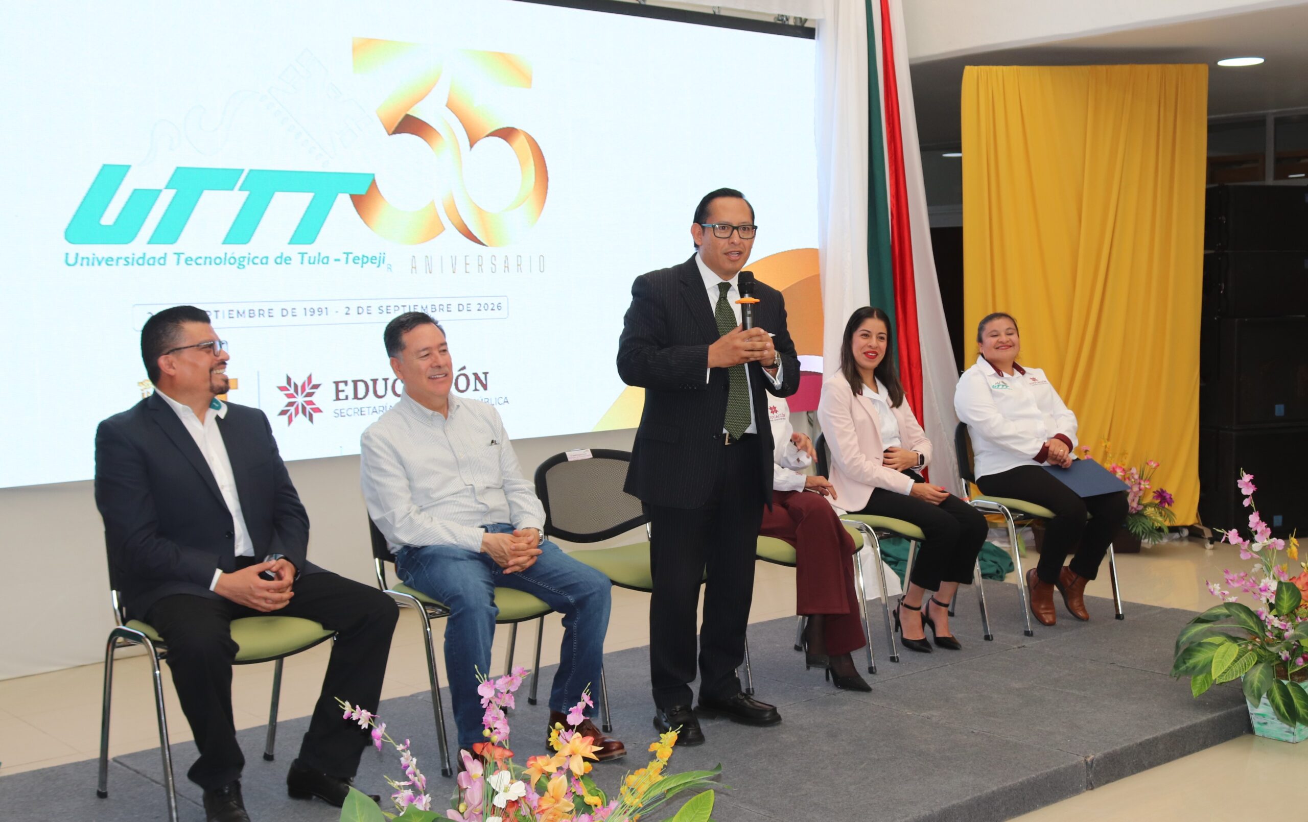 UT de Tula-Tepeji reconoce trayectoria académica y laboral en su 35 aniversario