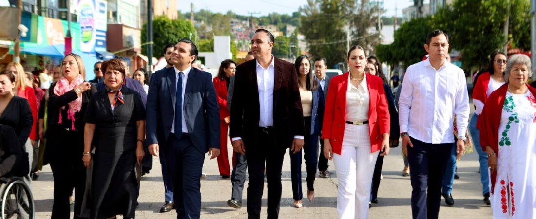 Se lleva a cabo evento cívico y desfile con motivo del 216 aniversario de la Independencia de México