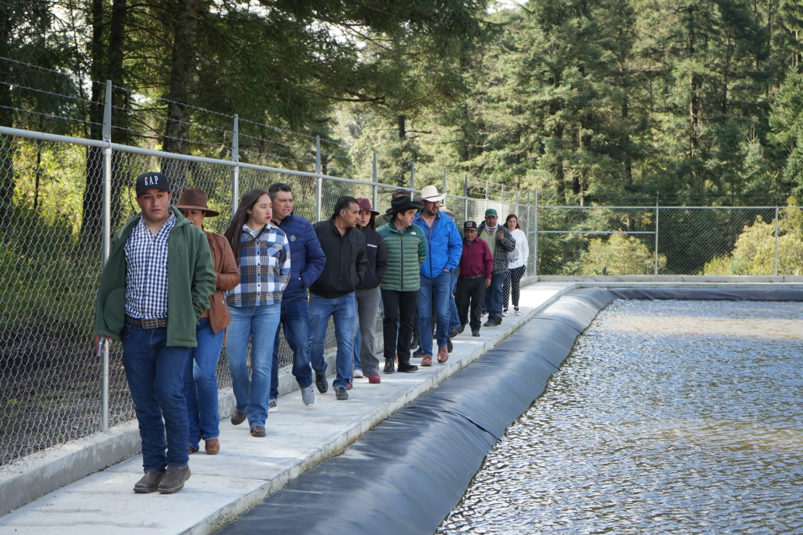 Entrega Saderh olla de captación en Mineral del Monte para impulsar el sector pecuario