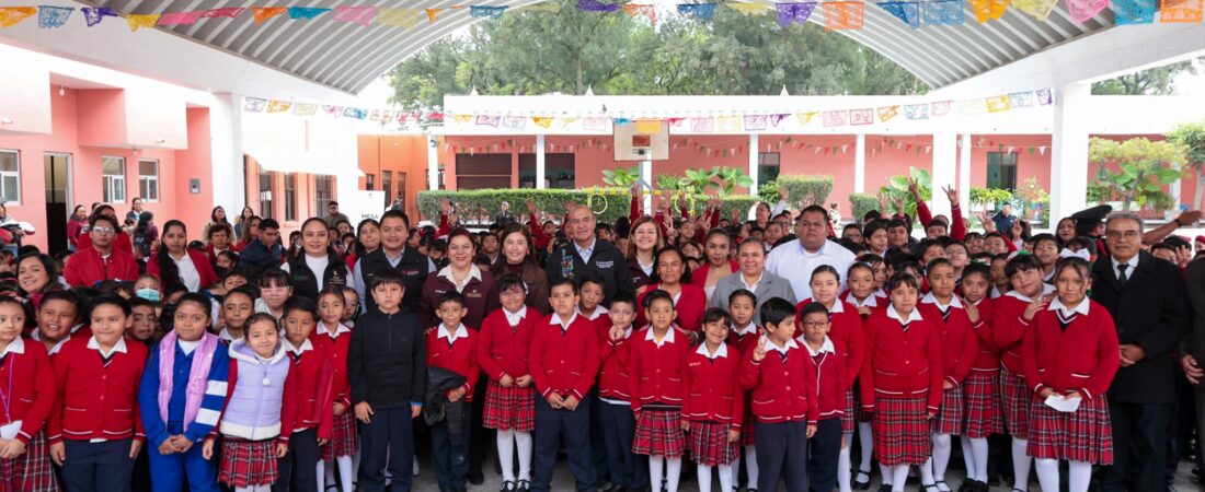 Más y mejores espacios para aprender; Natividad Castrejón entrega obra educativa por 12.9 mdp en Huichapan 