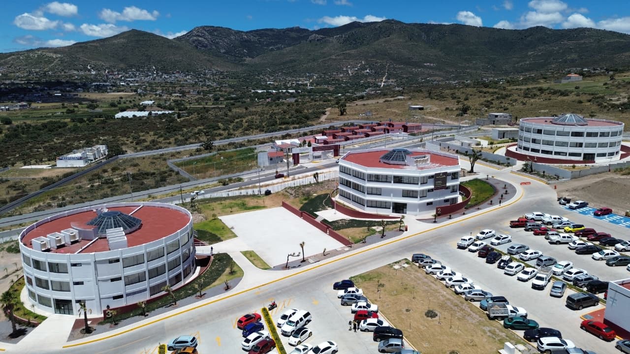 Contraloría acerca a escuelas y familias herramientas para prevenir el ciberacoso
